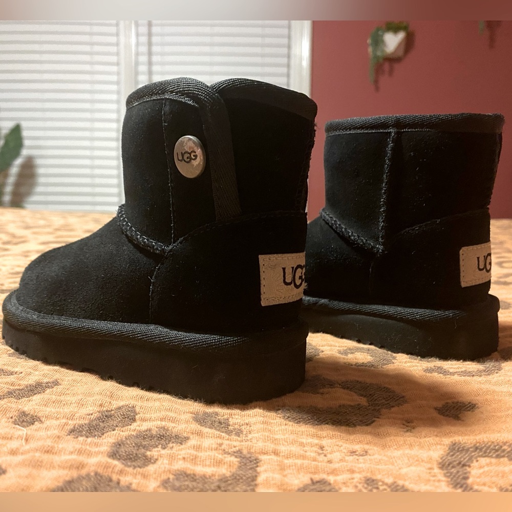 Toddler UGGs 🖤